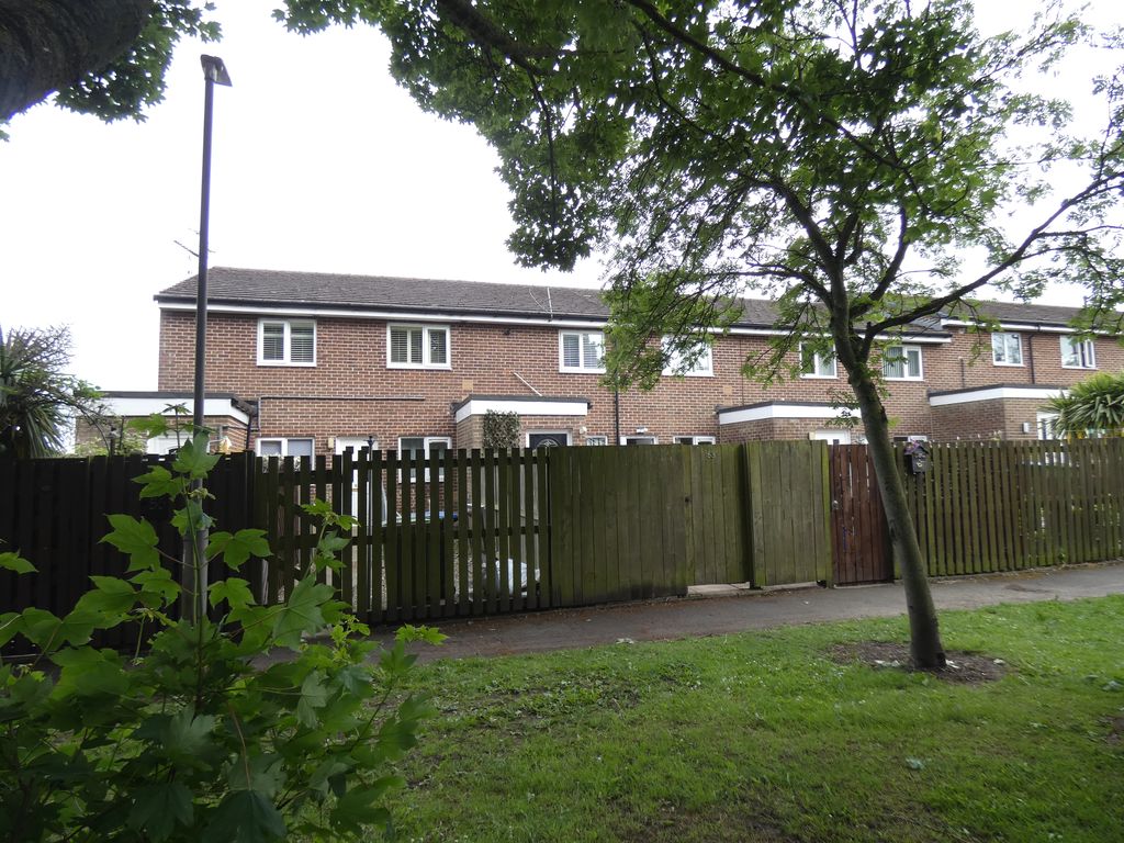 Entrance to the property- click for photo gallery